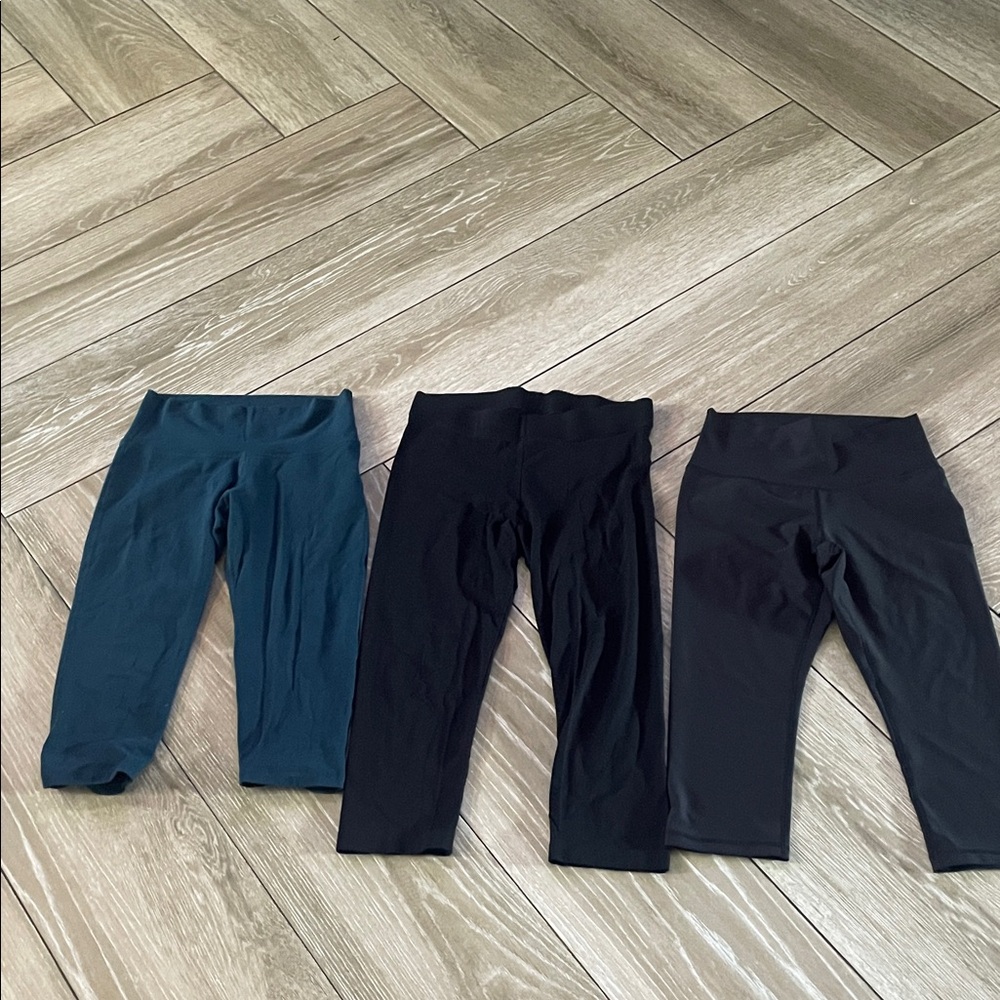 Old Navy Women's Trio of Black and Teal Cropped Leggings (D)